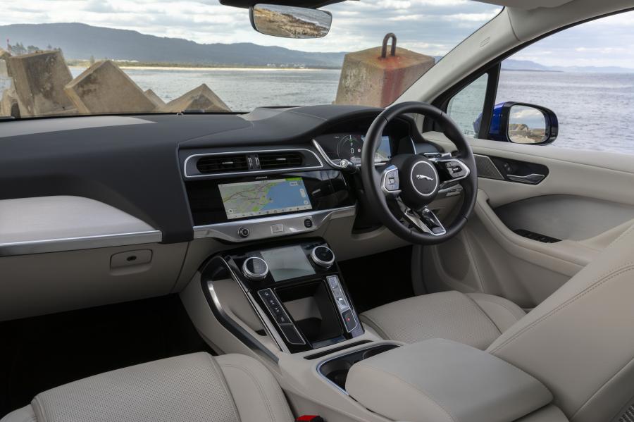 Торпедо Jaguar I-Pace EV400 AWD SE 2018 года  (AU) (фото 13 из 40)